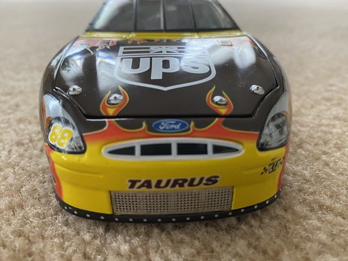 Dale Jarrett #88 UPS 2001 Ford Taurus Nascar Action 1:24 Race The Truck RYR - Picture 8 of 10