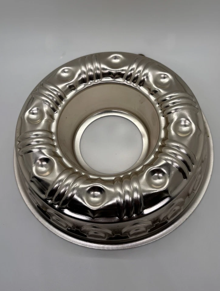 VTG Copper Tone Rose Gold MCM Round Fruitcake Wreath Design 3 ½ Cup Jello Mold - Image 3 of 4