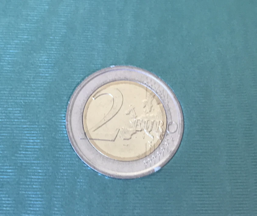 VATICAN 2 EURO 2010 COMMEMORATIVE COIN UNCIRCULATED IN BLISTER - Image 3 of 3