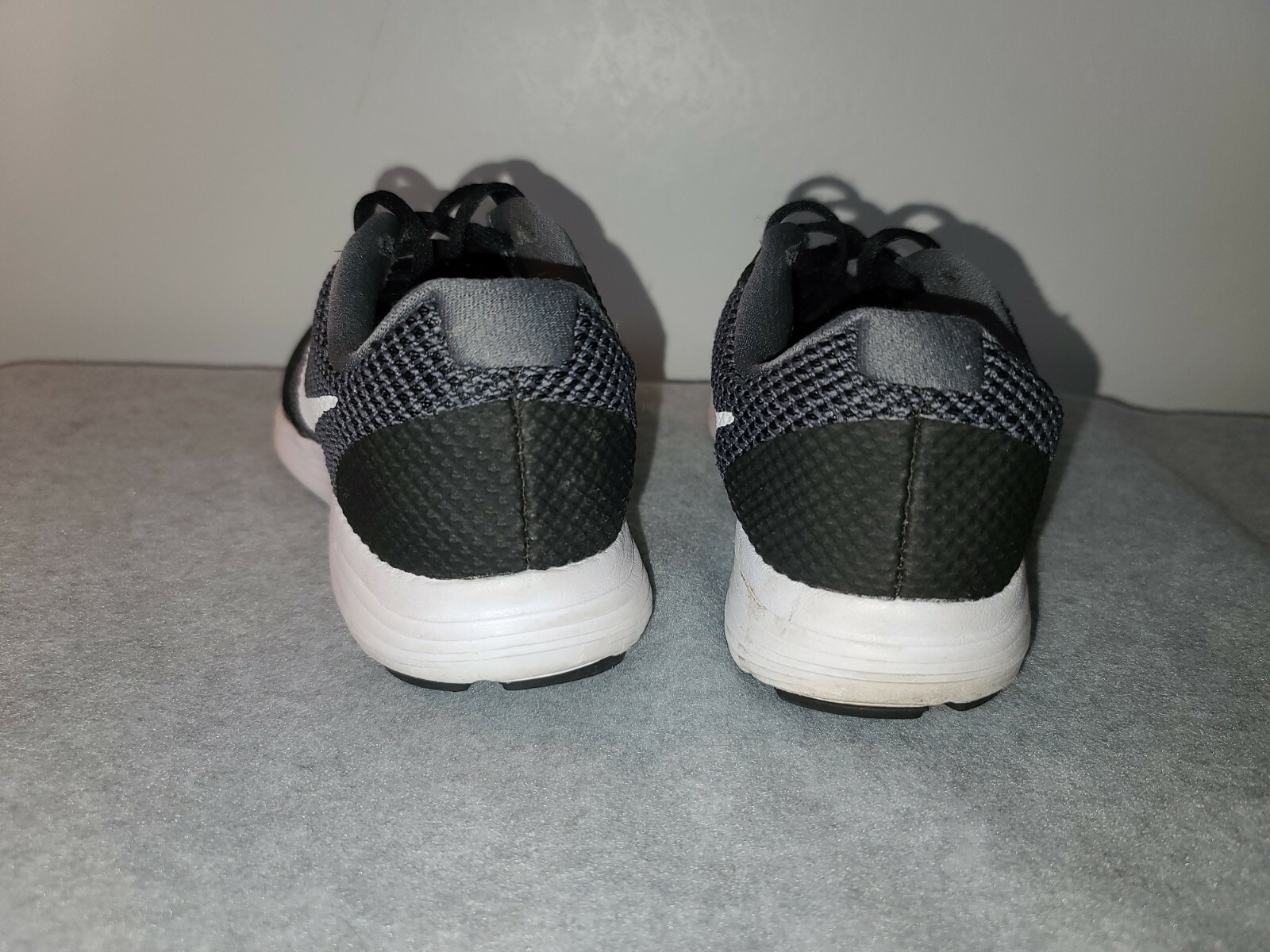 Nike Tanjun Black and White Athletic Tennis Shoes Sne… Gem