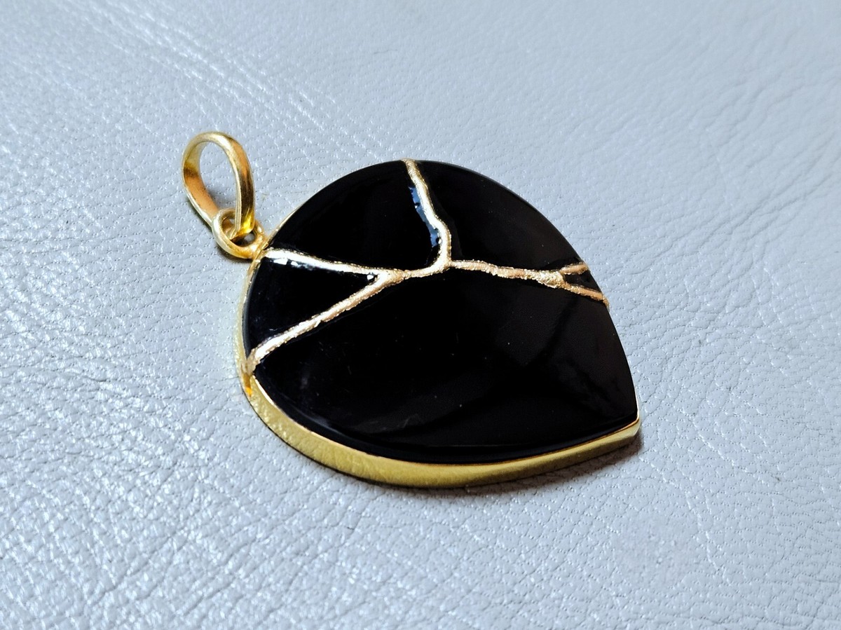 Pendentif Kintsugi Onyx Noir Fait Main - Bijou Artisanal Unique Et Cadeau Élégant