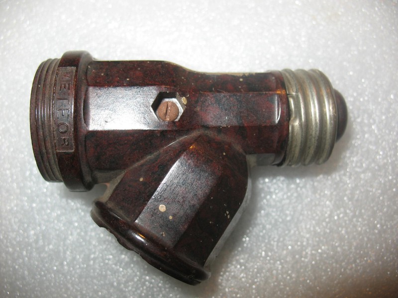 Vintage Meteor 2-Bulb Light Socket Adapter Double Off Set Y Splitter Bakelite