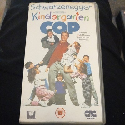 KINDERGARTEN COP UNIVERSAL UK PAL VHS VIDEO 1992 Arnold Schwarzenegger 
