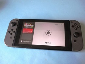 Nintendo Switch System 32GB Console w/Gray Joy-Cons +Charger + Dock & Extras