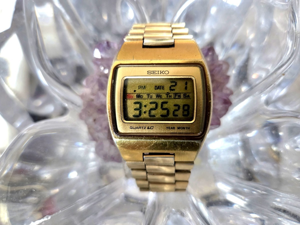 Vintage Seiko 1977 LC M154-4029 Quartz LCD Digital Watch Gold-Tone 