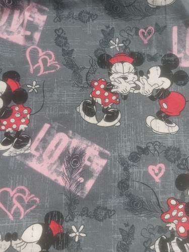Disney Womens Scrub Top Size Medium 100% Cotton Minnie Mickey Pink Hearts - Picture 11 of 11