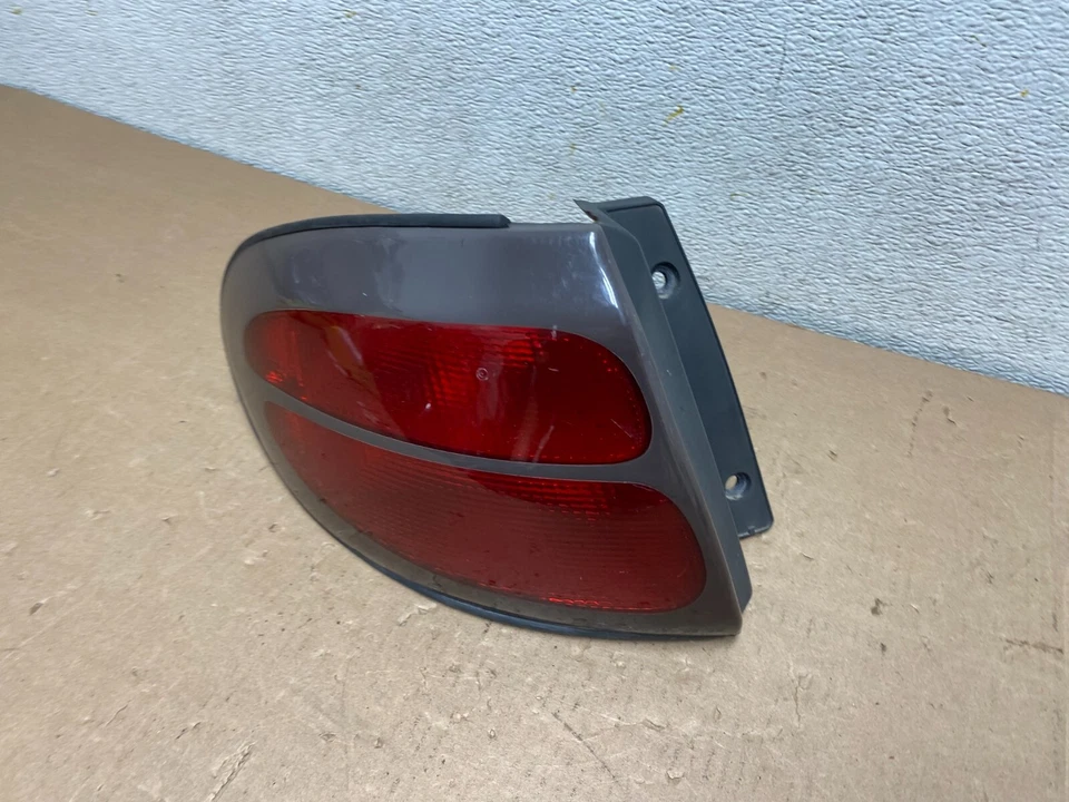 Luz trasera izquierda del lado del conductor Ford Taurus Wagon 1998-1999 sedán OEM M2016 DG Foto 2 de 4