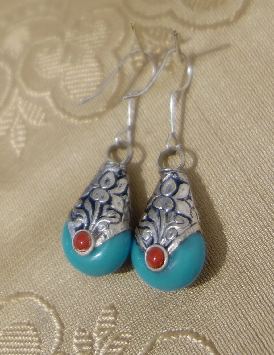 UN PAIO DI ORECCHINI A PERLINE TURCHESI IN ARGENTO TIBETANO. NUOVO - Foto 4