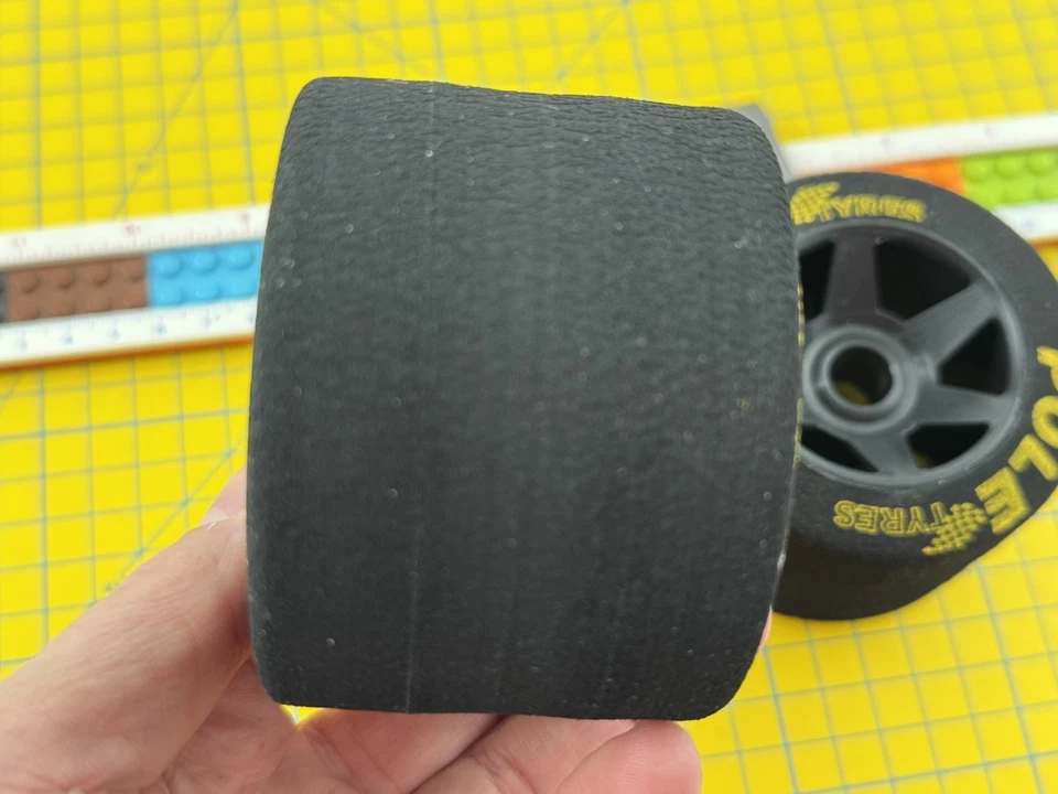 Pole Tyres 1150 Gummi IN Schwamm + Kreis Post 1:8 (2pz) Modell - Bild 4 von 4