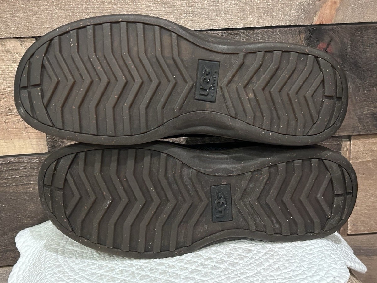 UGG Biltmore Chelsea Boots 3039 Size 10.5 Black  Pebbled Leather Sheepskin Lined Men main image 3