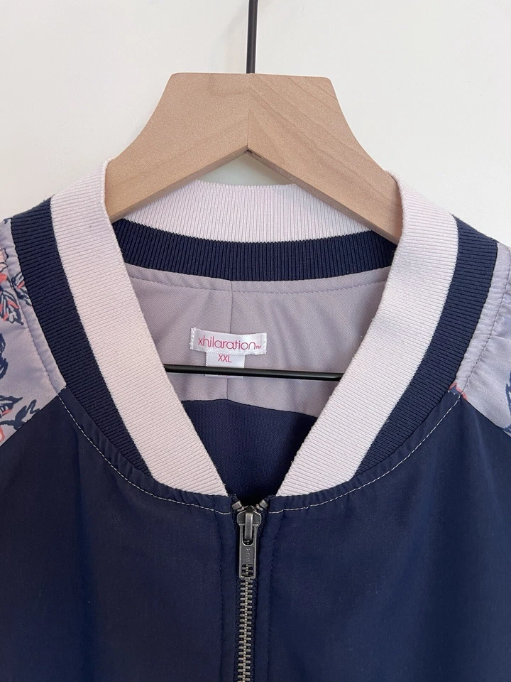 XXL Xhilaration 棒球夹克丝质花卉海军蓝珊瑚时尚运动学院风 — 第 3/4 张图片