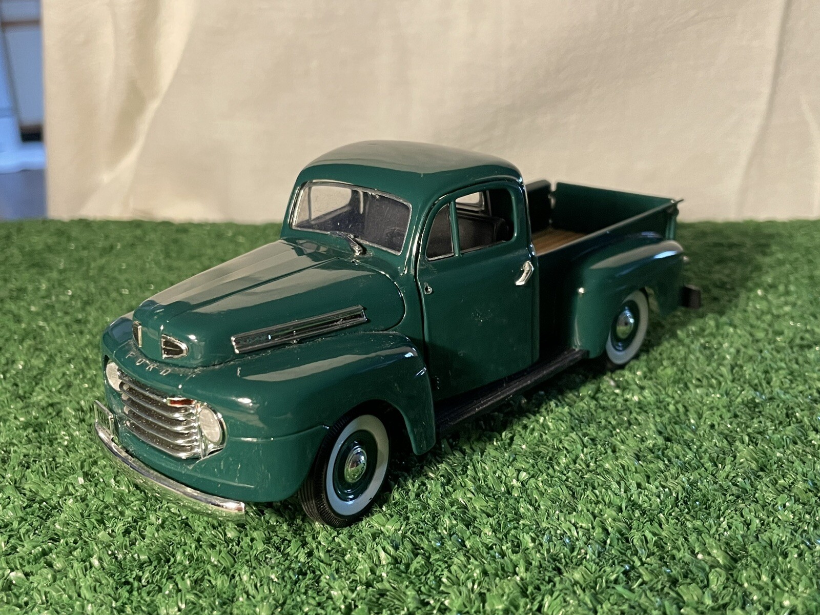 1948 Ford F1 Pickup Truck Green 1:32 Die Cast Signature Models
