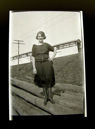 1940 Amateur Medium Format B&W Film Negative Mt. Alto Coal Yards Perkasie PA - Afbeelding 1 van 3