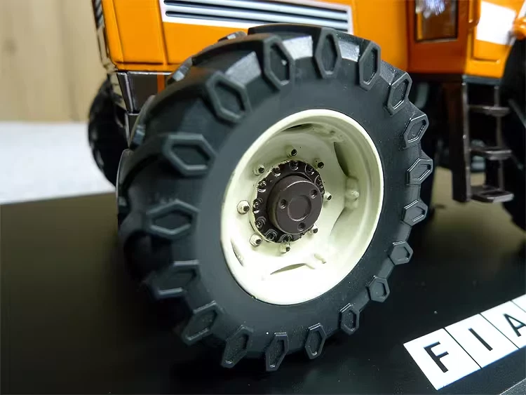 1:32 scale Fiat 1180 DT diecast tractor model  - Image 2 of 4