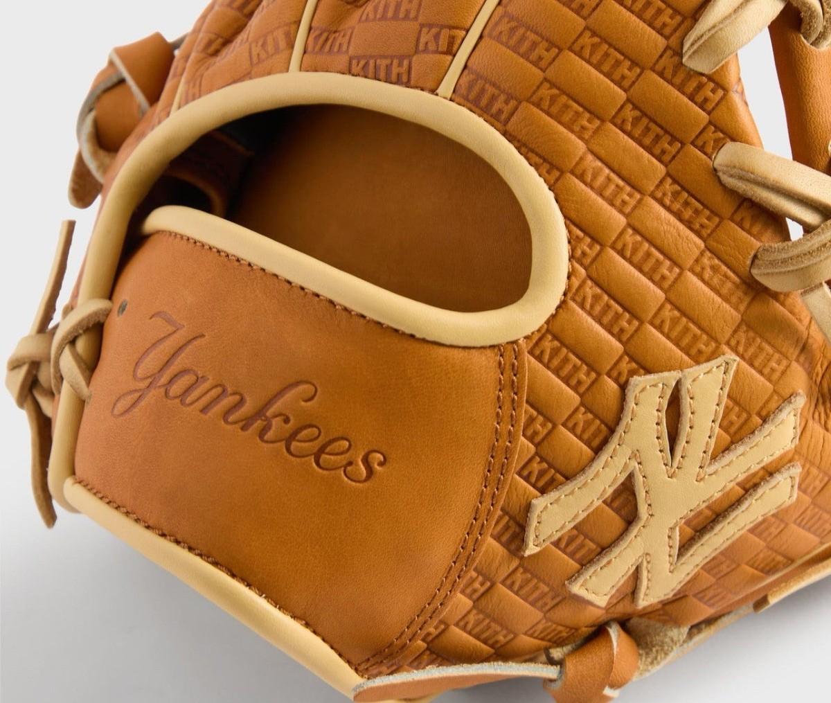 PRESALE) Rawlings X Kith NY YANKEES Heart Of The Hide Leather