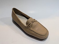 Ros Hommerson Women Sz 7.5M Beige Tan Pebble Grain Leather Slip On Loafer Shoes