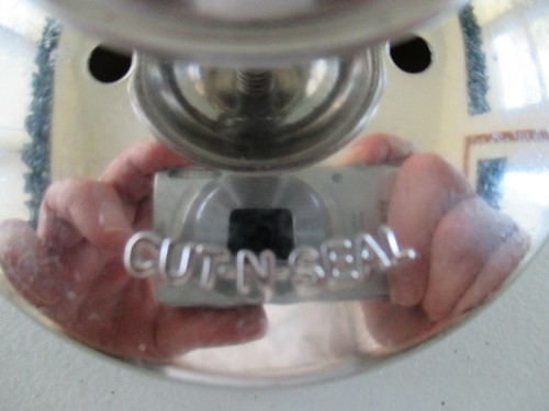 The Pampered Chef Cut and Seal Kitchen Tool 3.5" - Picture 3 of 4