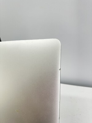 Apple - Thrive one　MacBook Air A1465 EMC2558 A1465 MacBook Air 1.4GHz i5 Ram 4GB, 8GB, SSD 128GB, 256GB