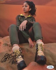 Maitreyi Ramakrishnan Never Have I Ever Autographed Signed 8x10 Photo ACOA 