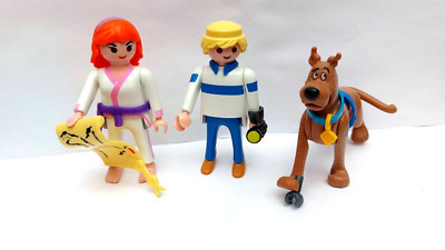 3 FIGURES TOY LOT PLAYMOBIL SCOUBIDOU SCOOBY-DOO DAPHNE FRED dog + access.