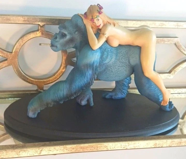 FRANK CHO'S BABE & APE ©️2007 LIMITED EDITION STATUE-No119-1000, 8", Blue Multi. - Image 3 of 4