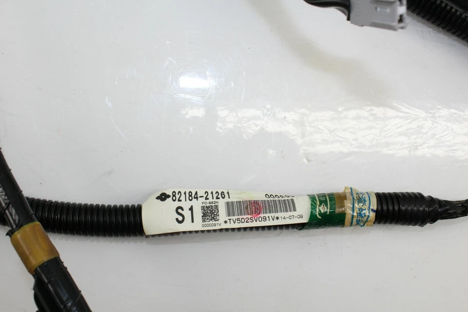 Жгут проводов для багажника подъемного борта 2011-2016 SCION TC от оригинального производителя 82184-21261 - Изображение 2 из 4