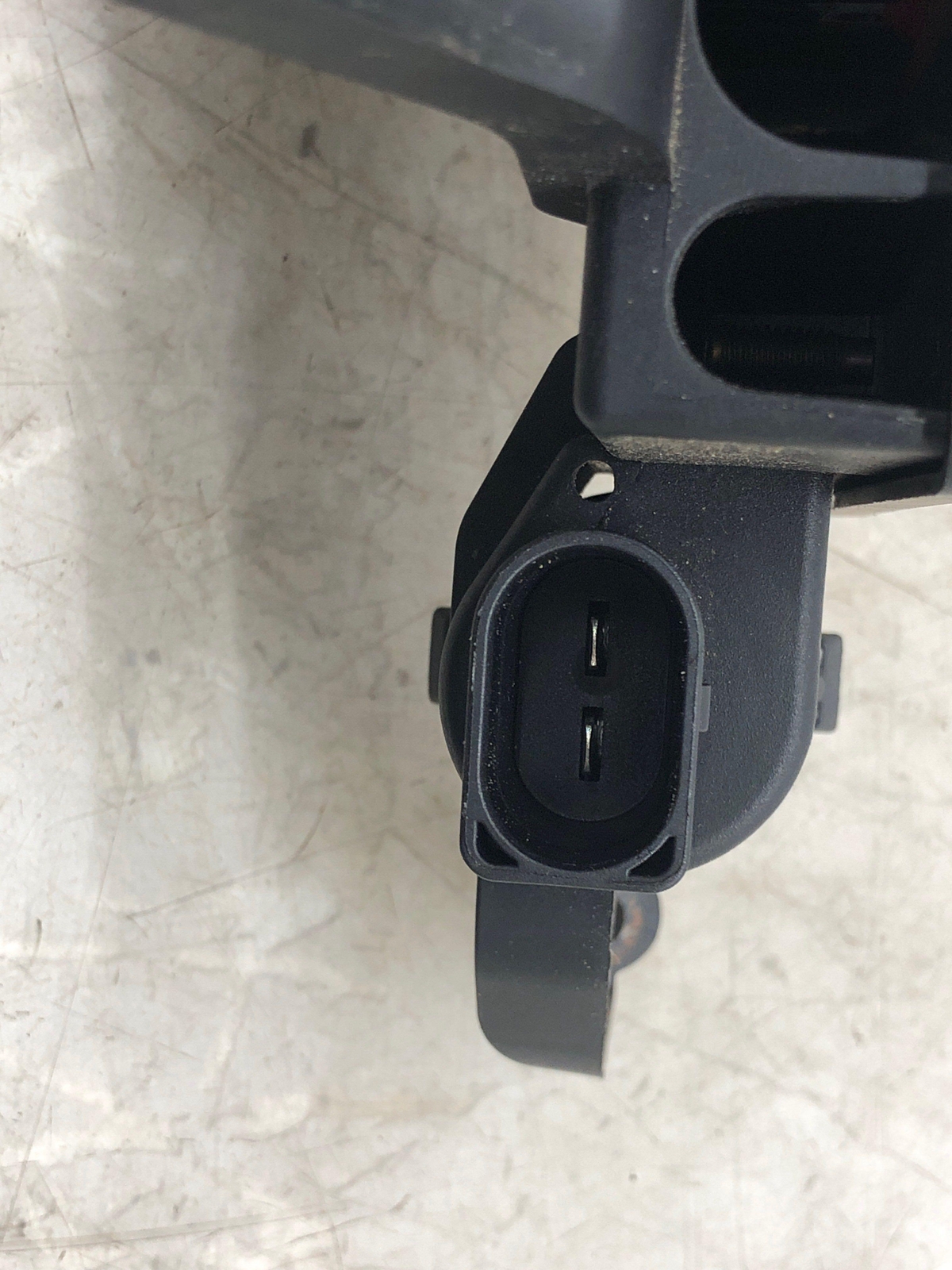 2016-2020 BENTLEY BENTATGA POWER DISTRIBUTION JUNCTION BOX POSITIVE JUMPER POINT