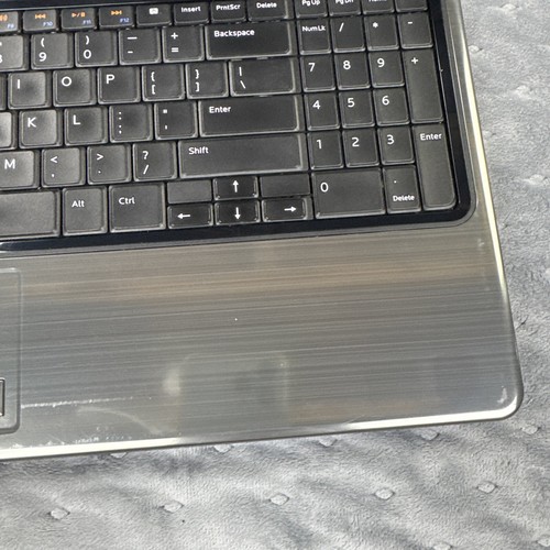 Dell Inspiron 1564 Laptop Black Working Turns on - Picture 11 of 19