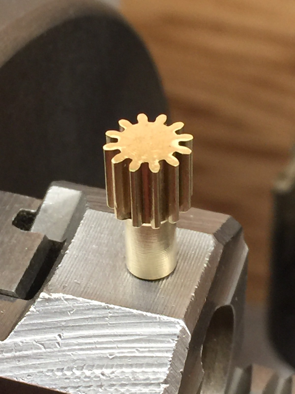 328 BOSTON GEAR BRASS PINION WIRE 32 P 8 TEETH 5 1/4" LONG CLOCKS 14.5