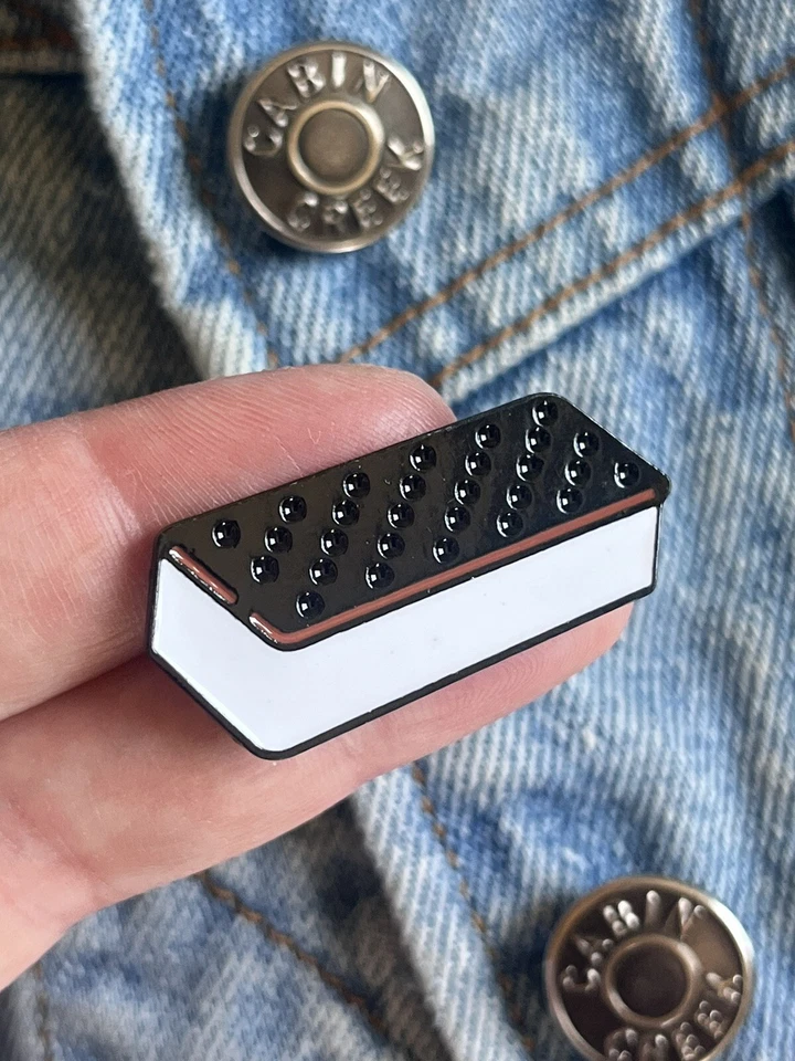 Pin grande de esmalte para sándwich de helado - Excelente estado Foto 2 de 3