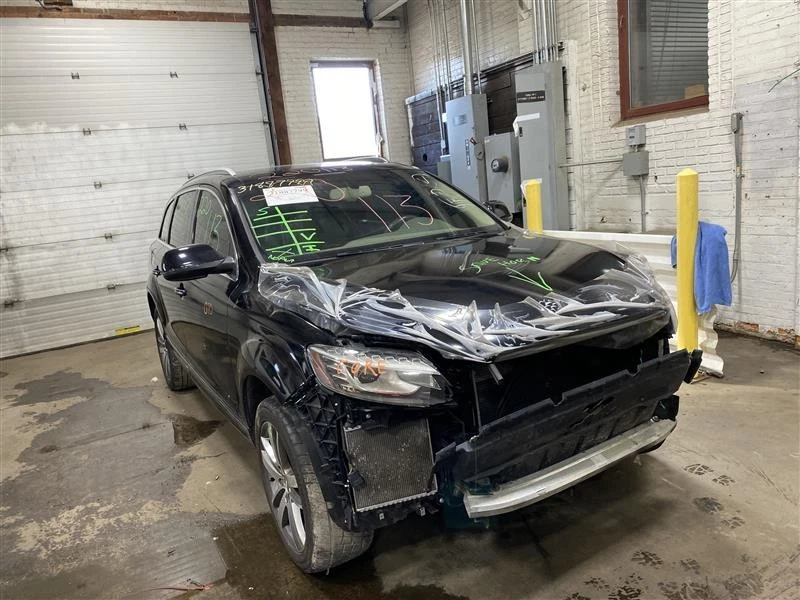 PLASTIC ENGINE COVER Audi Q7 2014 14 1117876 Foto 3 de 4