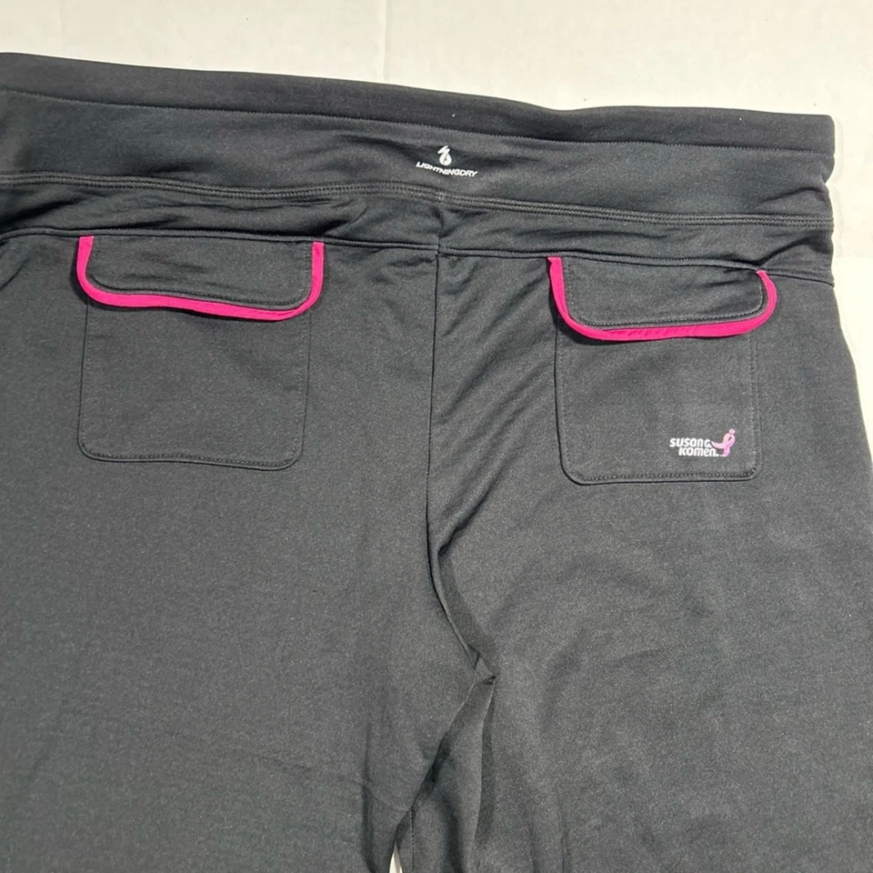 New Balance. Conjunto de ropa deportiva Susan G. Komen. Pantalones cortos y capri secos relámpagos - L Foto 4 de 4