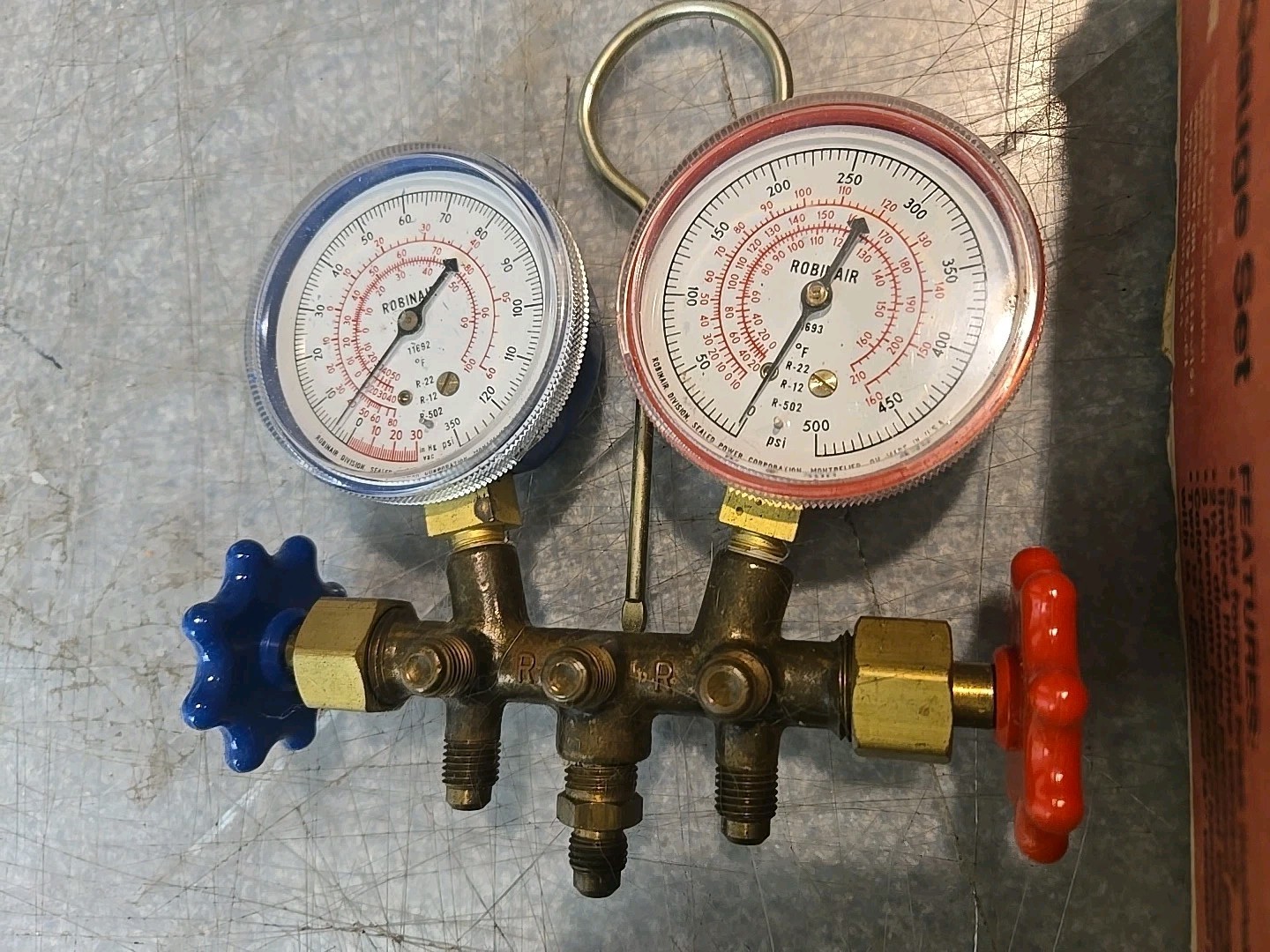 Robinair Side Wheel Manifold Gauge Set w/ Hoses box & instructions. Vintage