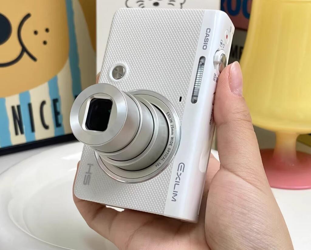 CASIO EXILIM EX-ZR70 Silver 16.1MP 4x Digital Zoom 95% NEW English