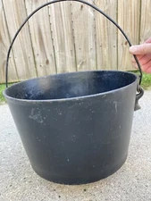 Vtg Lg Gate Mark THREE LEGGED CAST IRON POT/CAULDRON BEAN POT KETTLE 12"W x 9"T