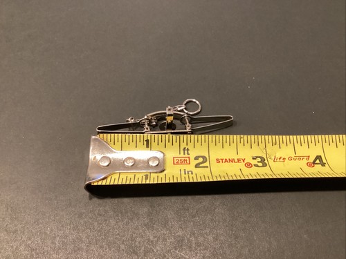 Vintage VICTOR Miniature Salesman Sample Long Trap Tie Clip Hunting Trapping - Picture 4 of 4