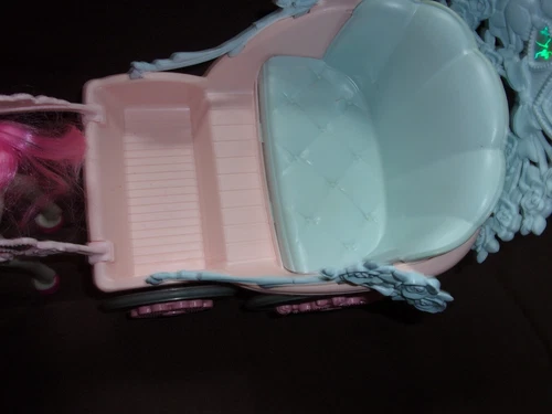 Elegant, Vintage Barbie Princess Carriage-Mattel 2005