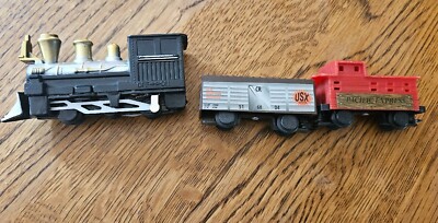 Mini Train Car Caboose Freight Cars Lot of 3 Good Condition With Track