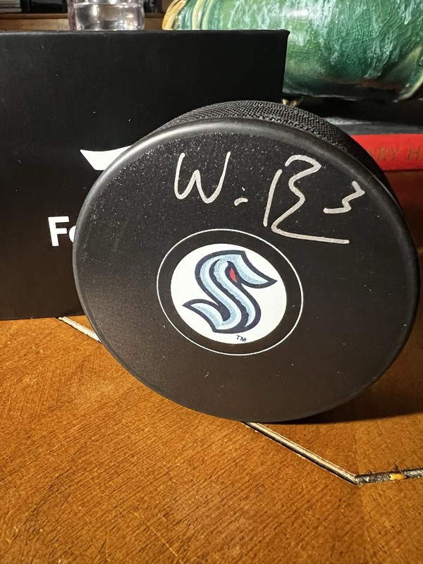 Will Borden Signed Seattle Kraken NHL Hockey Puck - Fanatics