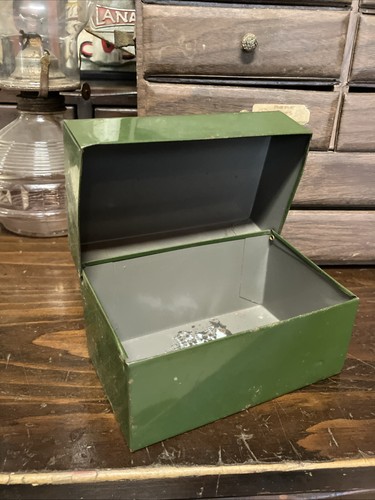 Vintage Green Tin Metal w/Recipe Filing Index Cards Hinged Box