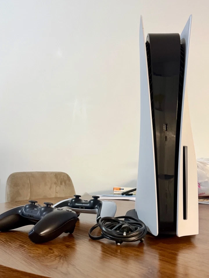 Sony PlayStation 5, photo 3 sur 3