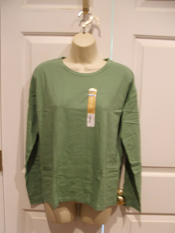 NWT  THERE ABOUTS green  LONG SLEEVE  TOP GIrls/TEEN PLUS SIZE  2xl 20.5