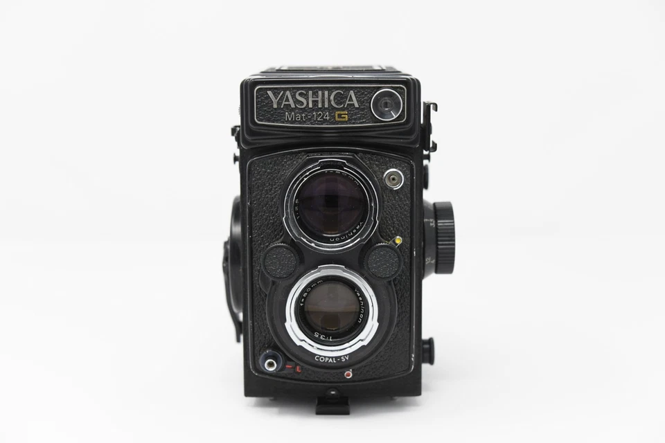 Yashica Mat-124G Medium Format TLR Film Camera - Image 3 of 4