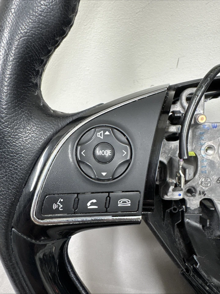 Volante MITSUBISHI ECLIPSE CROSS 2022-2024 CUERO CON CRUCERO ADAPTATIVO Foto 2 de 4
