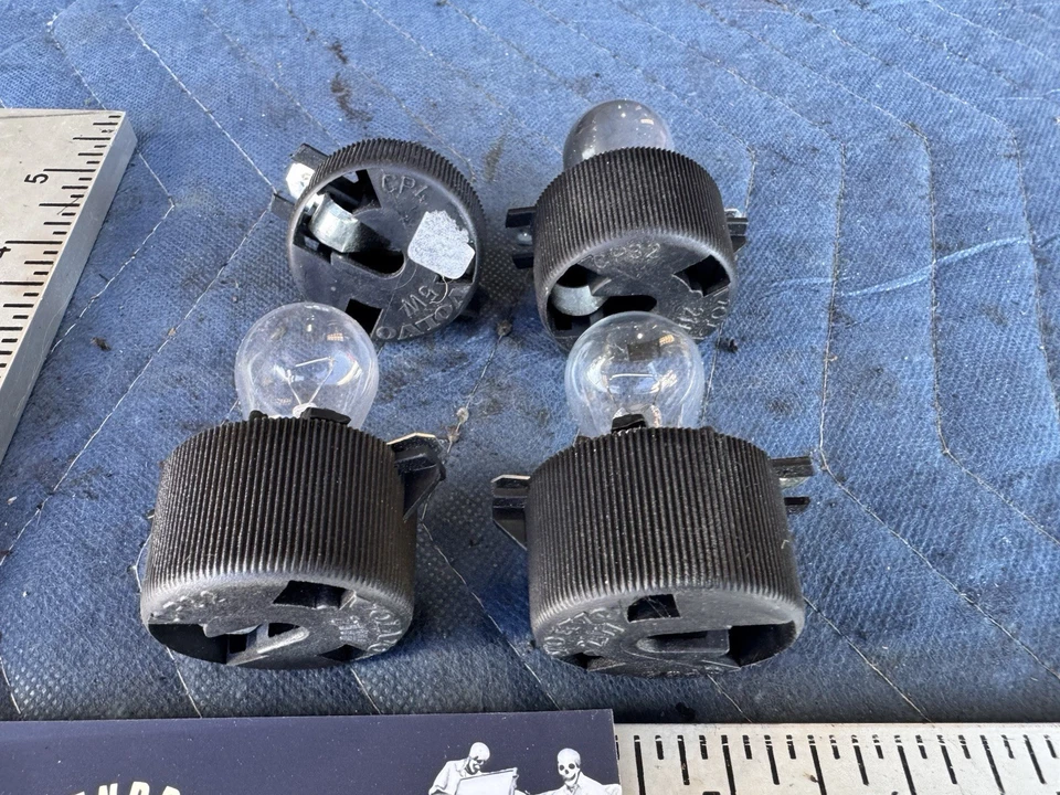 1986-1993 Volvo 240 244 245 Rear Tail Light Lamp Sockets & Bulbs OEM #4959E - Image 2 of 4