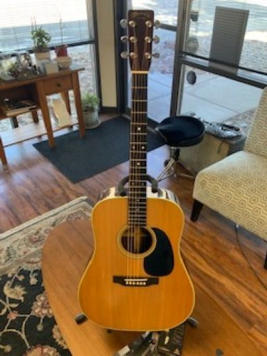 Martin Acoustic Guitar 1972 D-28 with Hard Case In Good Condition
