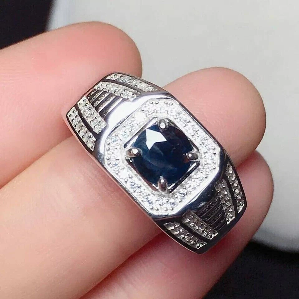 Anillo de compromiso para hombre 2,40 TCW redondo zafiro natural y diamante platino 950 Foto 3 de 4