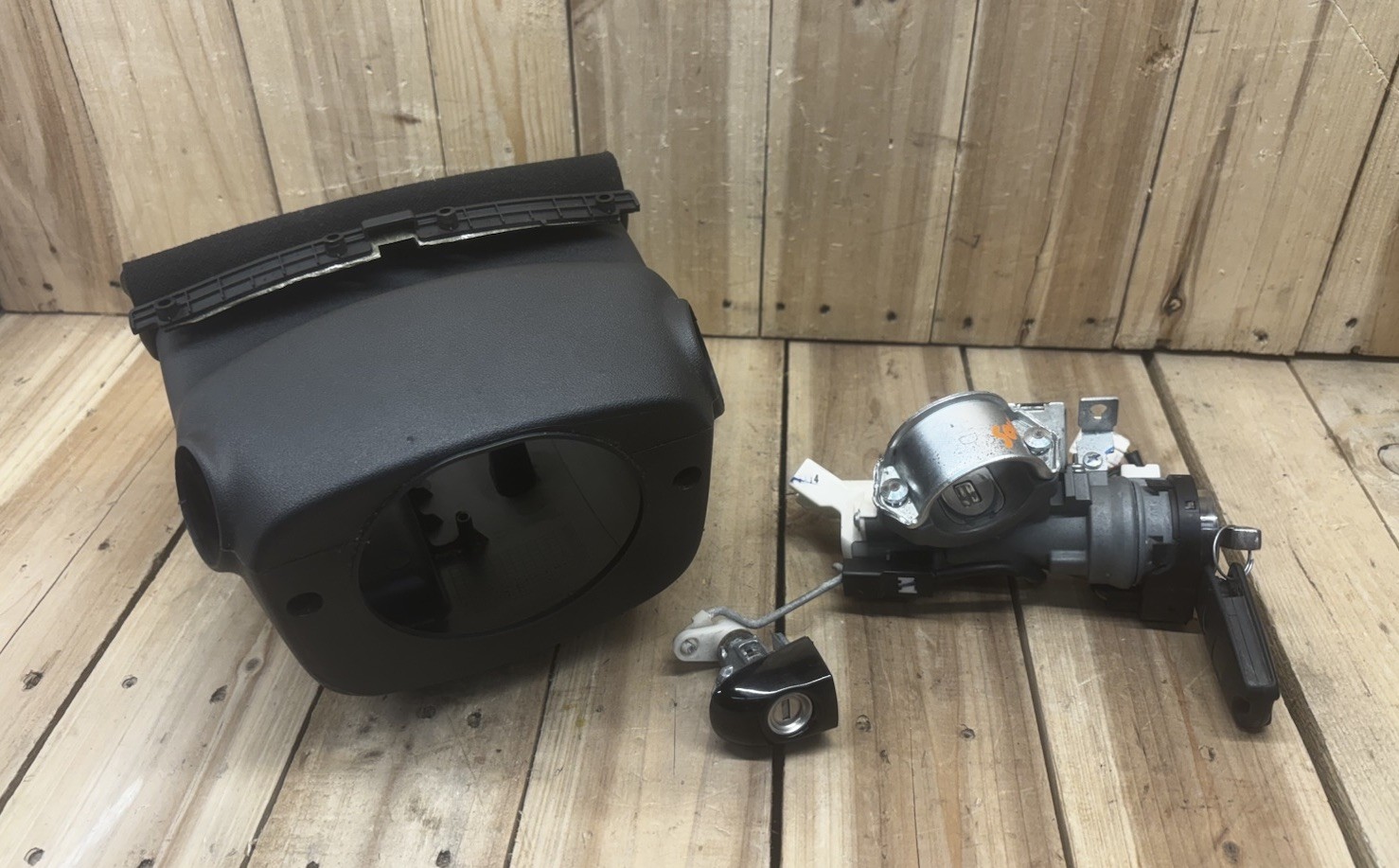 10 11 12 13 KIA SOUL OEM IGNITION SWITCH KEY COLUMN SHROUD COVER DOOR LOCK USED