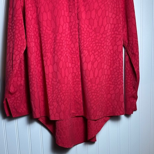 Athleta Serpentine Textured Urbandite Button Up Shirt Sz M Matador Red Casual - Picture 6 of 13