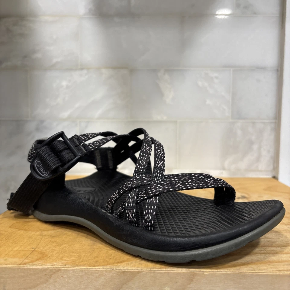 Sandalias Chaco Juveniles Talla 2 Negras ZX1 Abrazos y Besos Tirantes Unisex Niño Grande Foto 2 de 4